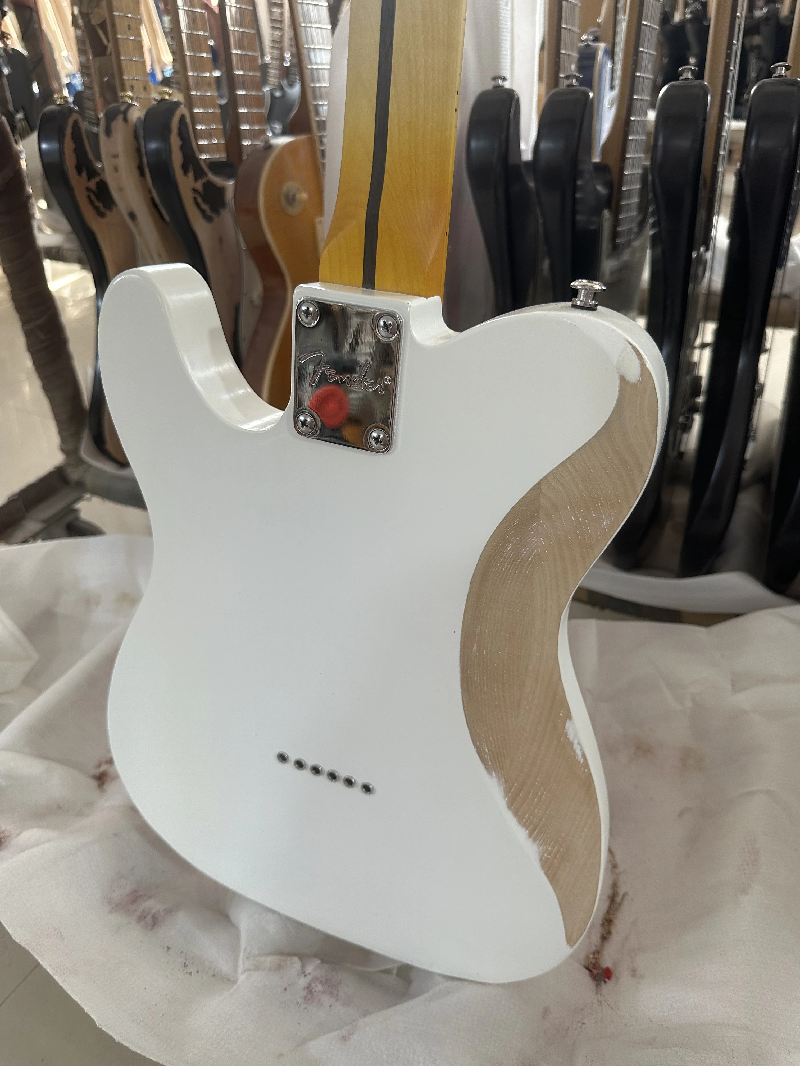 

Made old electric guitar, alder body, imported maple fingerboard, lightning package