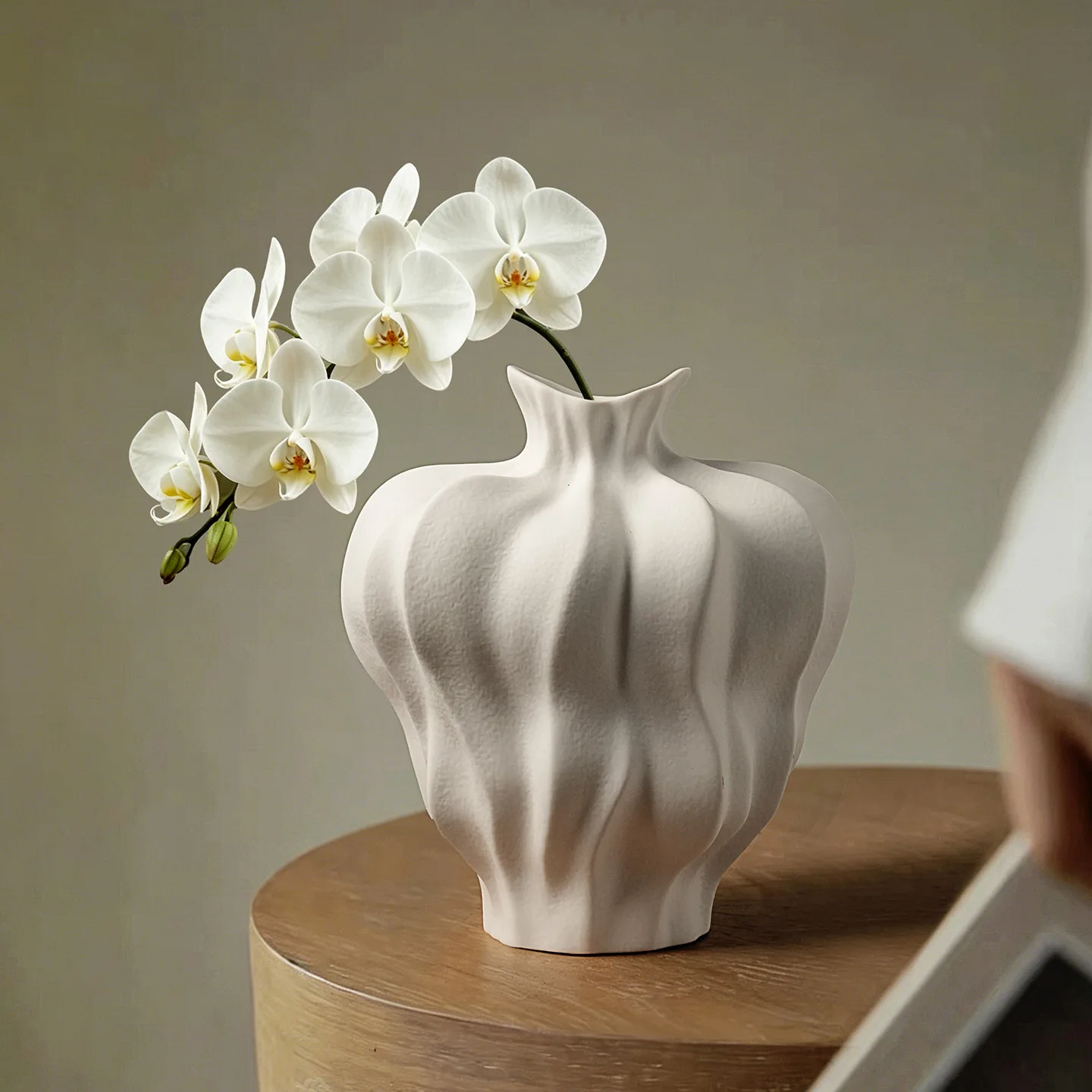 Ceramic Vase, Living Room Flower Arrangement, High-end Decoration, White Wabi-**** Wind B & B Art Flower Utensils
