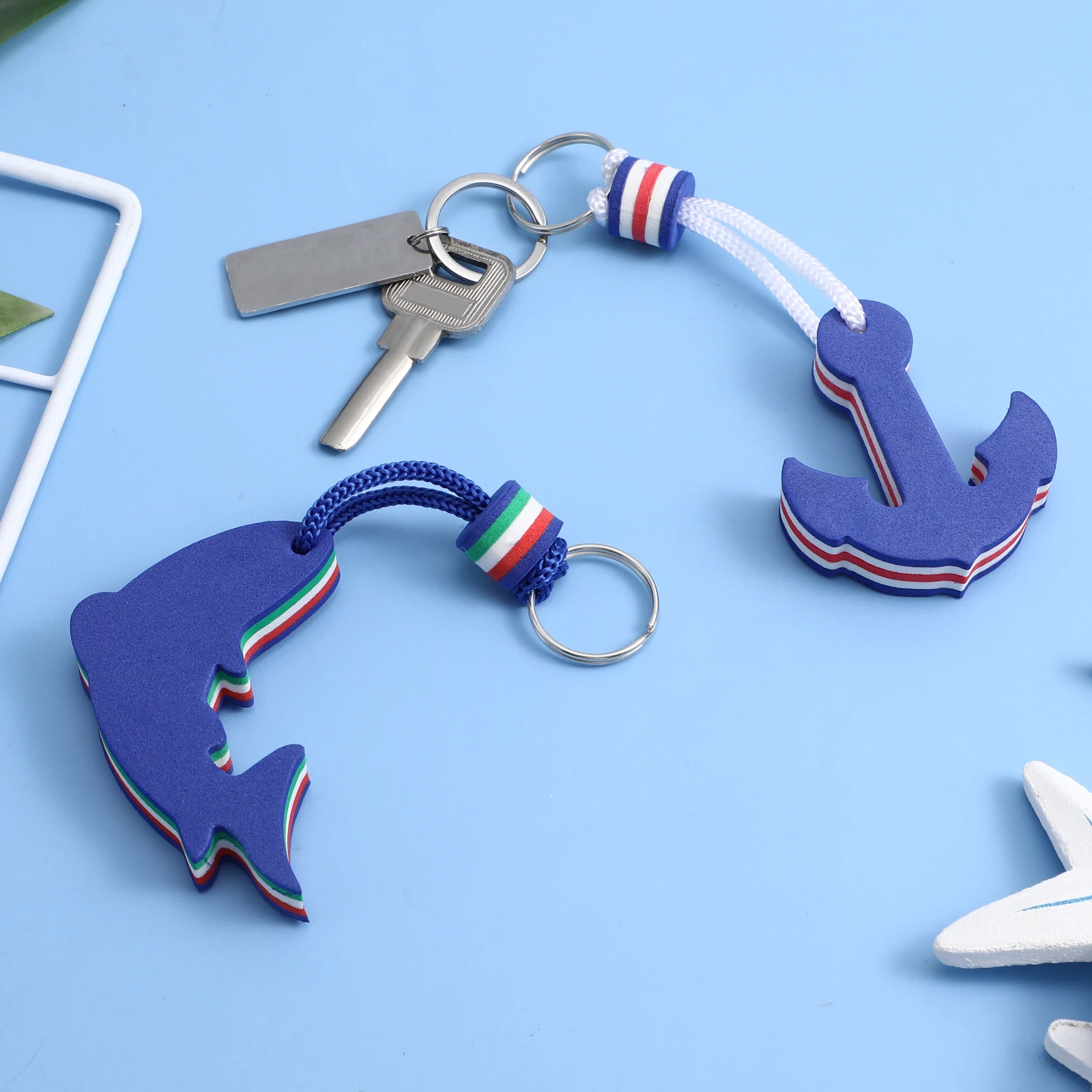 2 Stück EVA Delphin Anker schwimmender Schlüsselanhänger schwimmfähiger Schlüsselanhänger Marine nautisches Geschenk Souvenir Strand Schwimmen Kajak Kanu Bootfahren