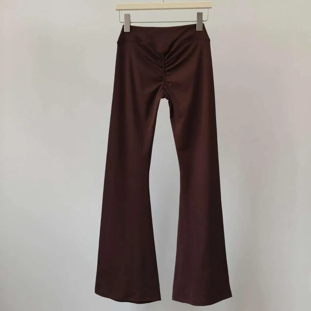 Yoga-Bekleidung Boot-Cut-Leggings für Damen mit Kreuzbund, Sexy Plissierte Peach-Butt-Schlaghose, Schnelltrocknende Pilates-Fitnesshose – Detail 6