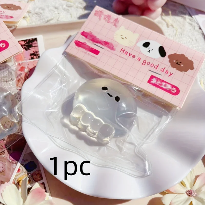 Eine sehr attraktive, ultrasparente und weiche Qualle