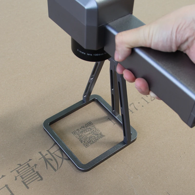 Mini Handheld Optic Fiber Engraving Marking Machine Wire/Wireless Lithium Battery Type 50W 110x110mm All In One Nameplate Marker