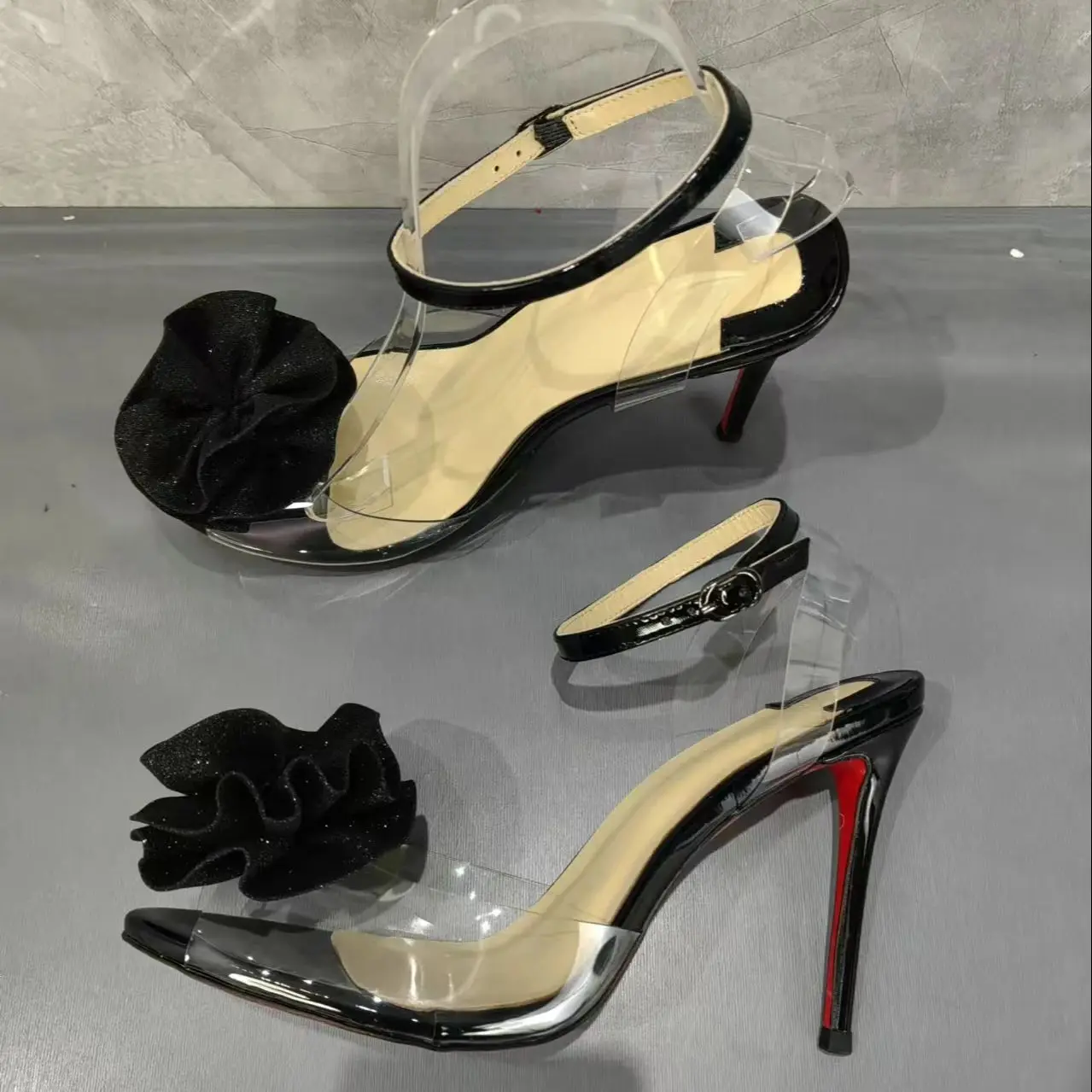 Givencci Grande Fiore Nero Sandali De Mujer Verano Cinturino con fibbia Rotonda Peep Toe Suola rossa Sandali da donna Tacchi alti a spillo 2025