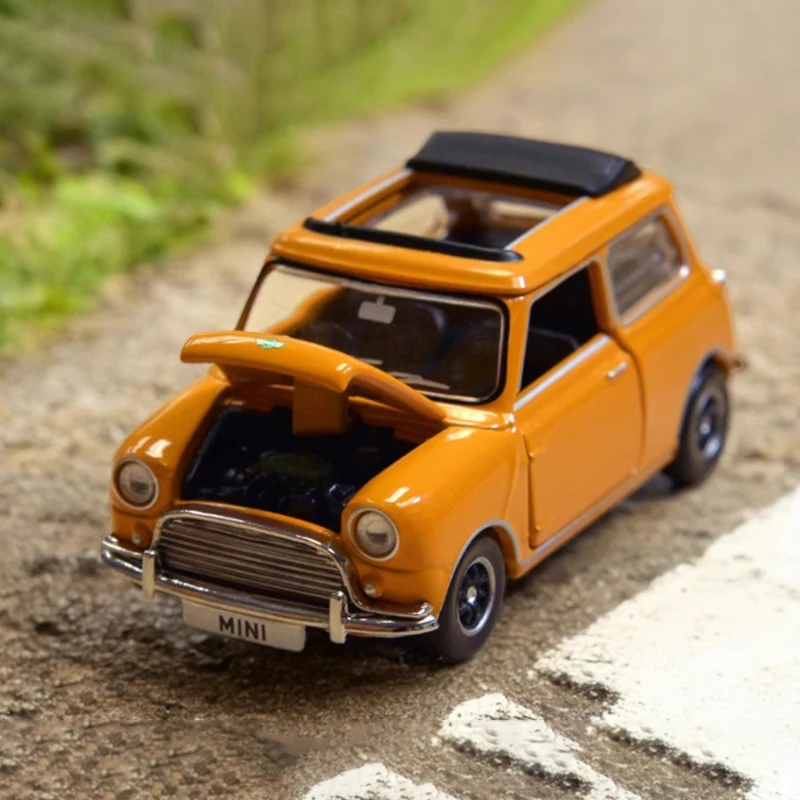 Minúsculo 1:50 Mini Cooper, modelo de coche de aleación marrón claro, adorno, colección de exhibición de recuerdo, regalo de Hobby