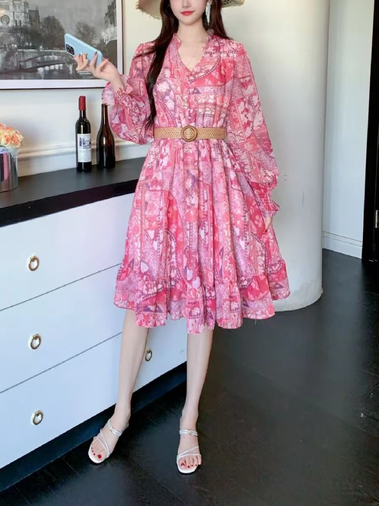 Abito europeo romantico con stampa floreale retrò Donna Autunno 2025 Scollo a V Orlo con volant Manica lunga Elegante abito maxi stile Boho vintage