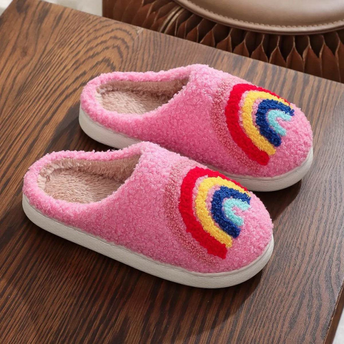 2026 Winter Regenbogen-Print Kinder Mädchen Jungen Hausschuhe Indoor Weiche Rutschfeste Paar-Hausschuhe Warme Plüsch-Flachpantoffeln Erwachsene Niedliche Schuhe – Detail 11
