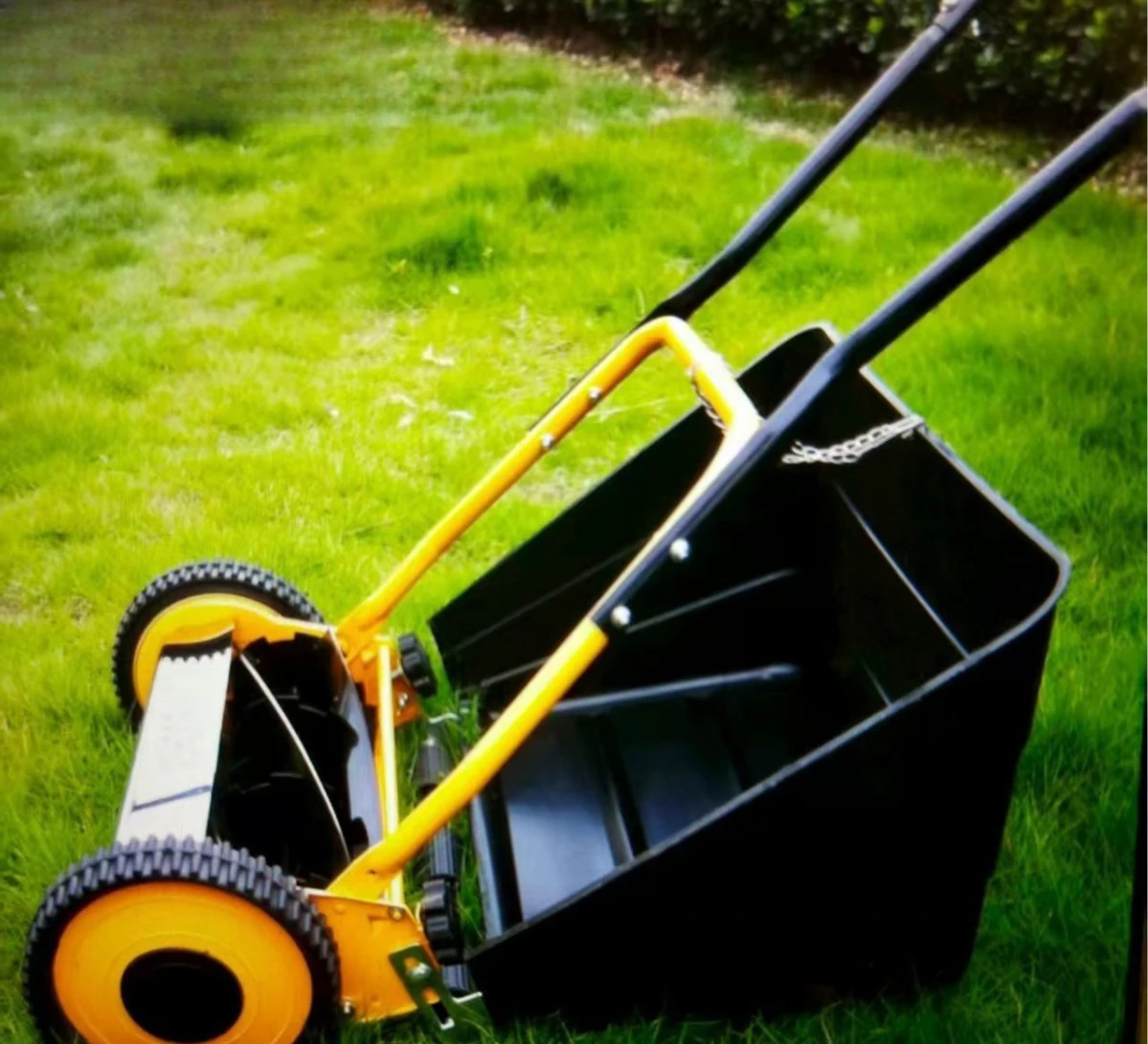 Manual Lawn Mower Hand Push Grass Trimmer Eco-Friendly Garden Cutter Small Grass Shears