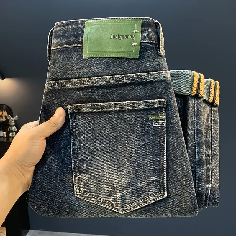 2025 جديد مايكرو هارين ثقب الجينز للرجال موضة الخريف الاتجاه ، مخروطي القدم الصغيرة السراويل المرنة غير رسمية