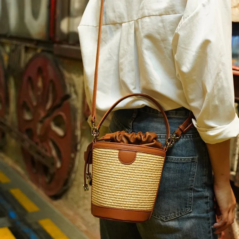 

Bucket Summer New Fashionable Sheepskin Shoulder Bag, Women's Niche Woven Ins Crossbody Bag