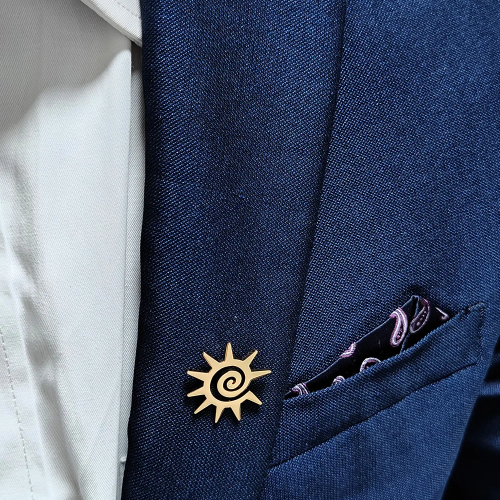 New 18K gold-plated stainless steel brooch: spiral sun design, fashion lapel pin, gifts for friends
