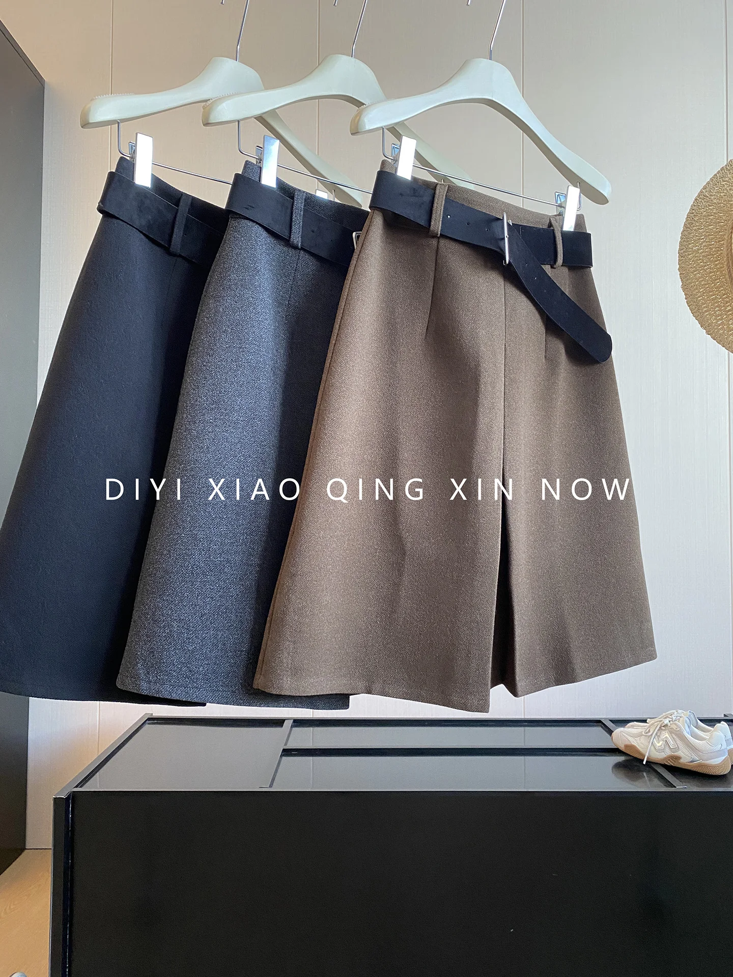 Deep Grey Woolen  Skirt Women's High Waist A-Line Wrap Body Five-Quarter Short Skirts Autumn Winter Fashion Ladies Skirts