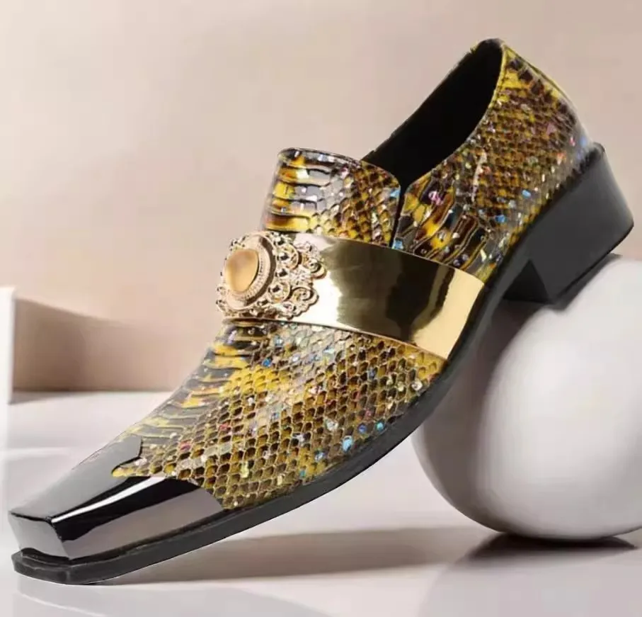 

Brand New Men Snake Prints Business Shoes Luxury Design Metal Toe Rivets Gemstone Buckle Middles Heels Loafers