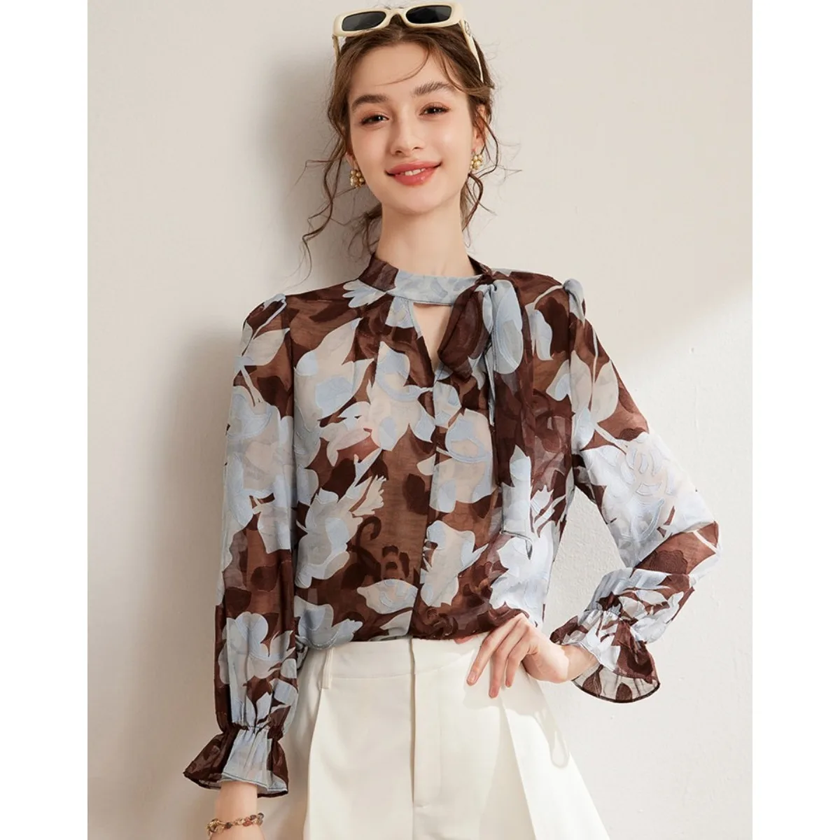 LOUIS YAO Nuova camicia da donna cava con fiore taglio elegante 2025 Camicia top pullover a maniche lunghe con colletto in piedi moda primaverile