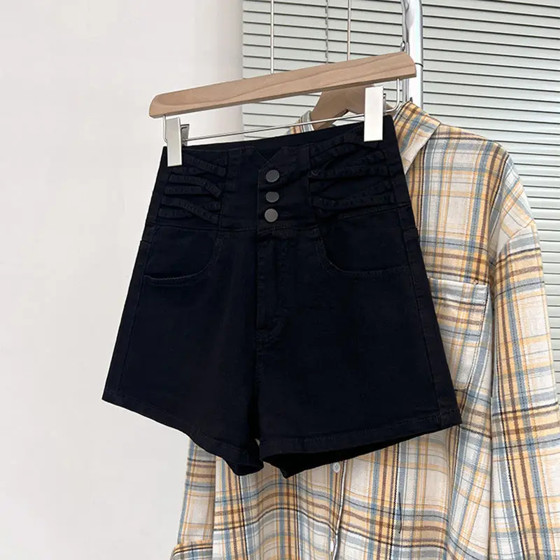 

Cross-Design High Street Denim Shorts for Women in Black2025Three-button high-waisted retro slimming hot pants