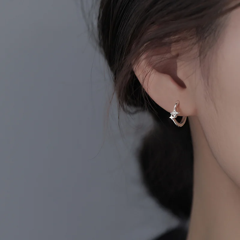Серьги со звездами из стерлингового серебра 999 пробы, нишевый дизайн, серьги 2025 новых популярных стилей, женские серьги высокого класса Серьги со звездами из стерлингового серебра 999 пробы, нишевый дизайн, серьги 2025 новых популярных стилей, женские серьги высокого класса