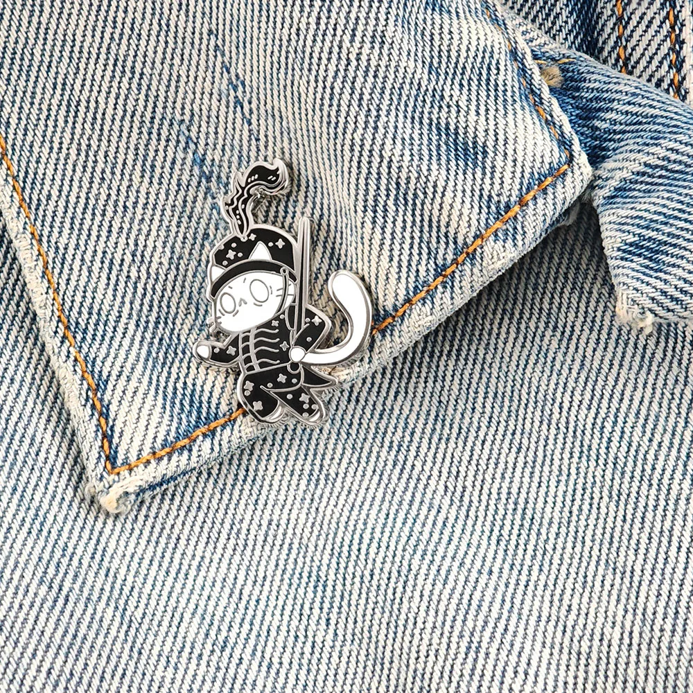 Niedliche Marschkorps-Katzen-Emaille-Pin, Sternenuniform-Kätzchen-Brosche, Cartoon-Trommelführer-Katze Metall-Abzeichen, Schmuckgeschenk für Musikliebhaber – Detail 9