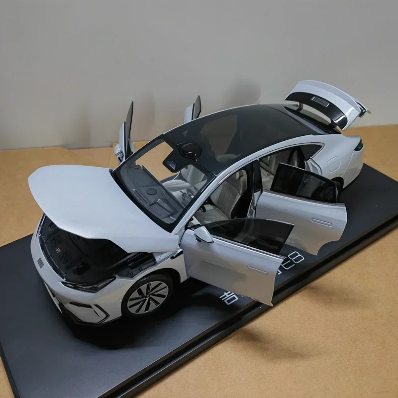 Schaal 1:18 Geely Galaxy E8 Auto Simulatie Legering Automodel Diecast Speelgoed Collectible Ornamenten