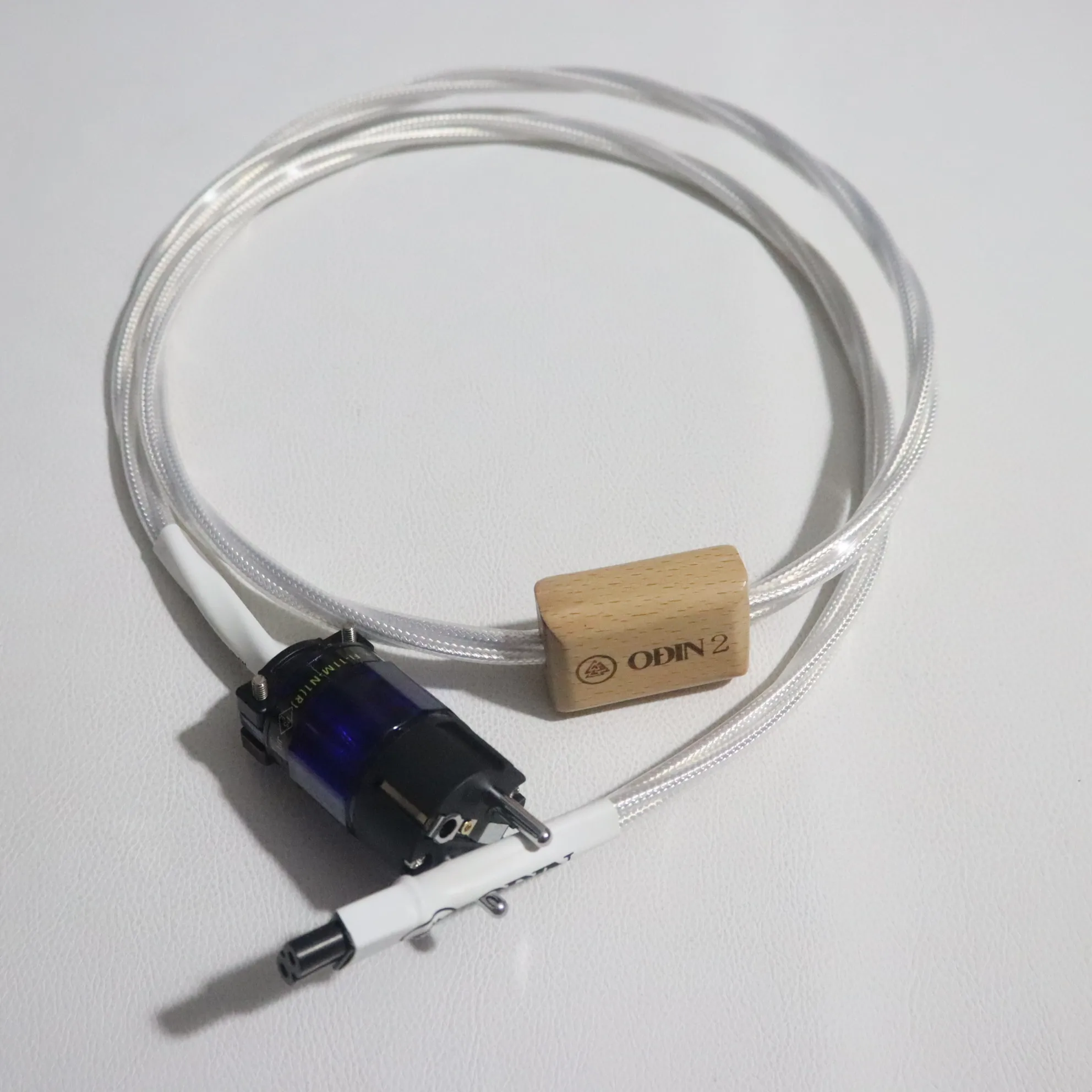 

ZUIDID Supreme Reference OD series 7NOCC Audiophile audio power cord single-crystal silver plating and 2 pin C7 IEC connector