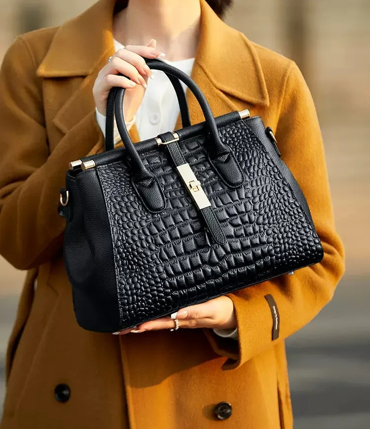 2024 new fashion designer fashion women\'s bag middle-aged single shoulder crossbody bag luxury crocodile print black leather han