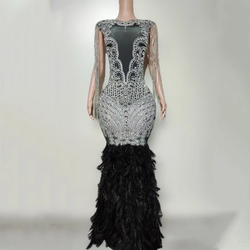Sukienka damska z frędzlami, łańcuszkami i dżetami, strój imprezowy, dla piosenkarki, na wieczór, do baru, klubu, na występ, na scenę, na wybieg, model XS10297