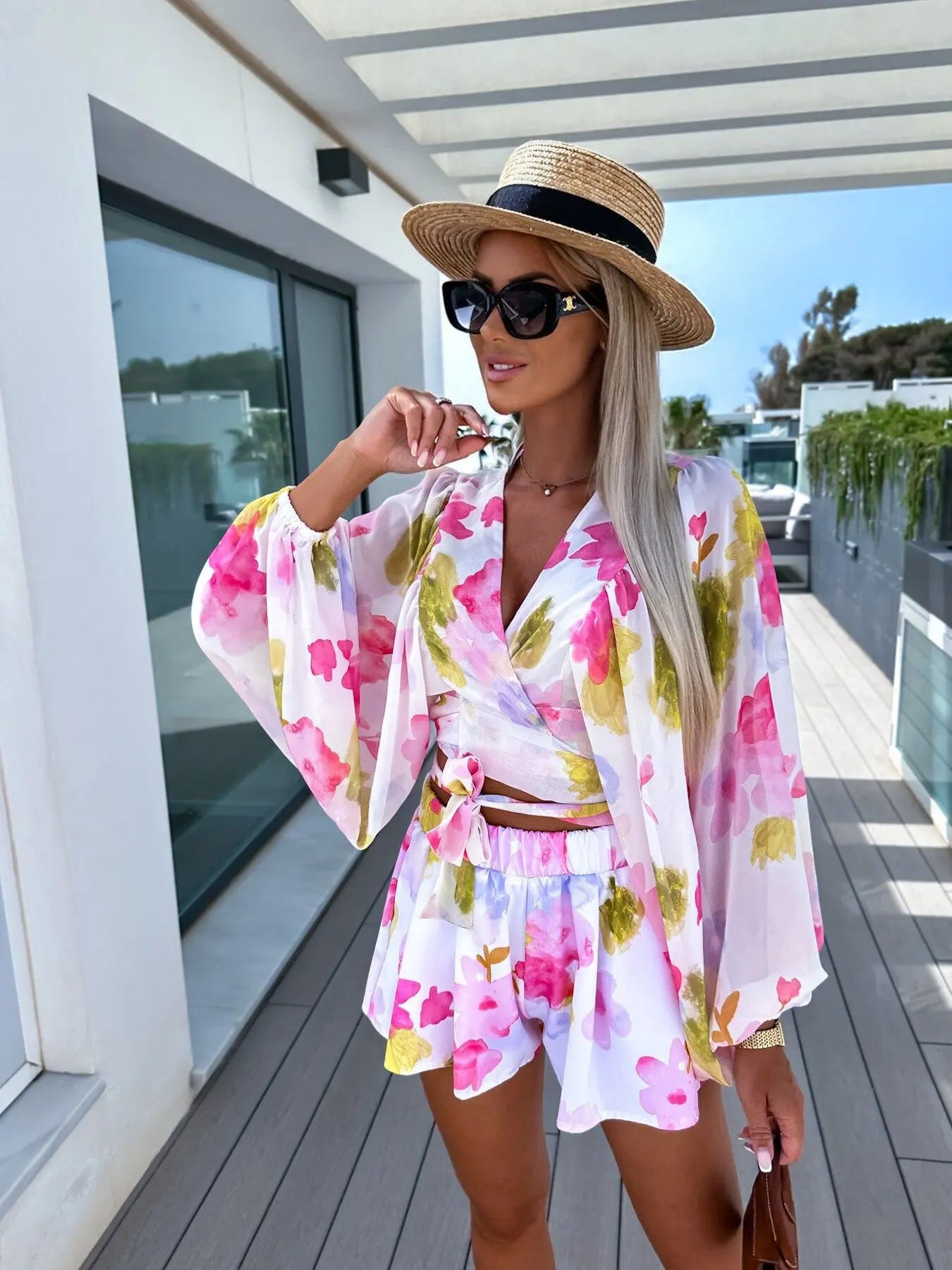 Summer deep V-neck beach style shorts suit Women\'s lantern sleeve loose jumpsuit Holiday Casual wear fashion print two-piece set