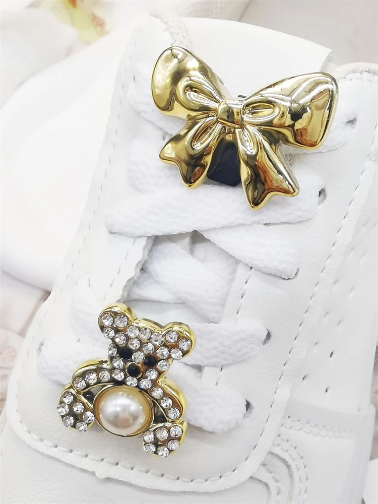 2PCS ABS Golden Bear Bowtie Decor Shoe Lace Charms DIY Cute Sneakers Shoelace Buckles Accessories Fit Women Boots Halloween Gift