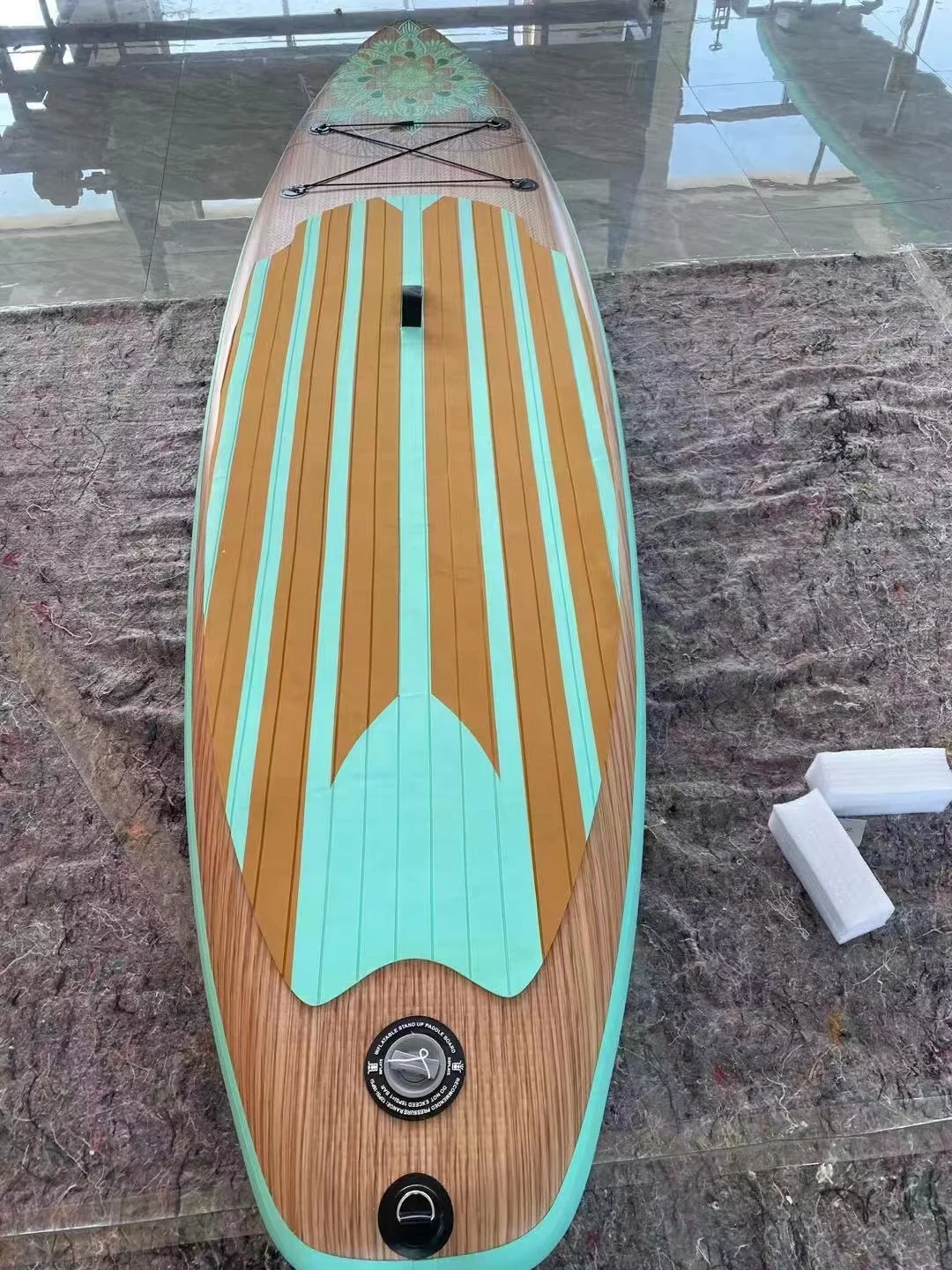 Outdoor  Inflatable SUP Surfboards for Waterplay Stand-Up Paddle Board for Surfing