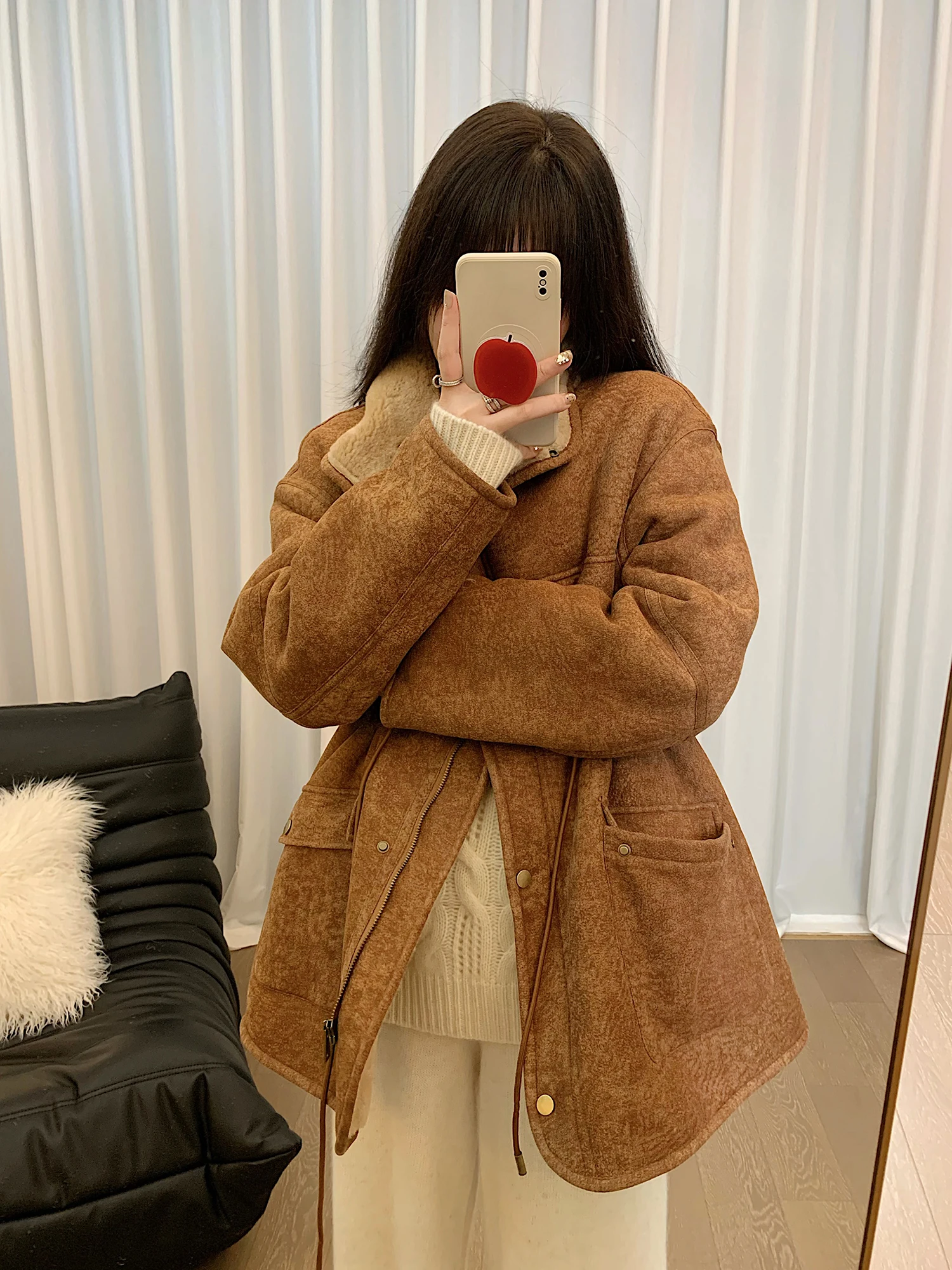 

Женское зимнее пальто средней длины с воротником-стойкой из искусственного меха, новинка, цвет карамельный светло-бежевый, из цельных шкурок, теплое, для повседневной носки