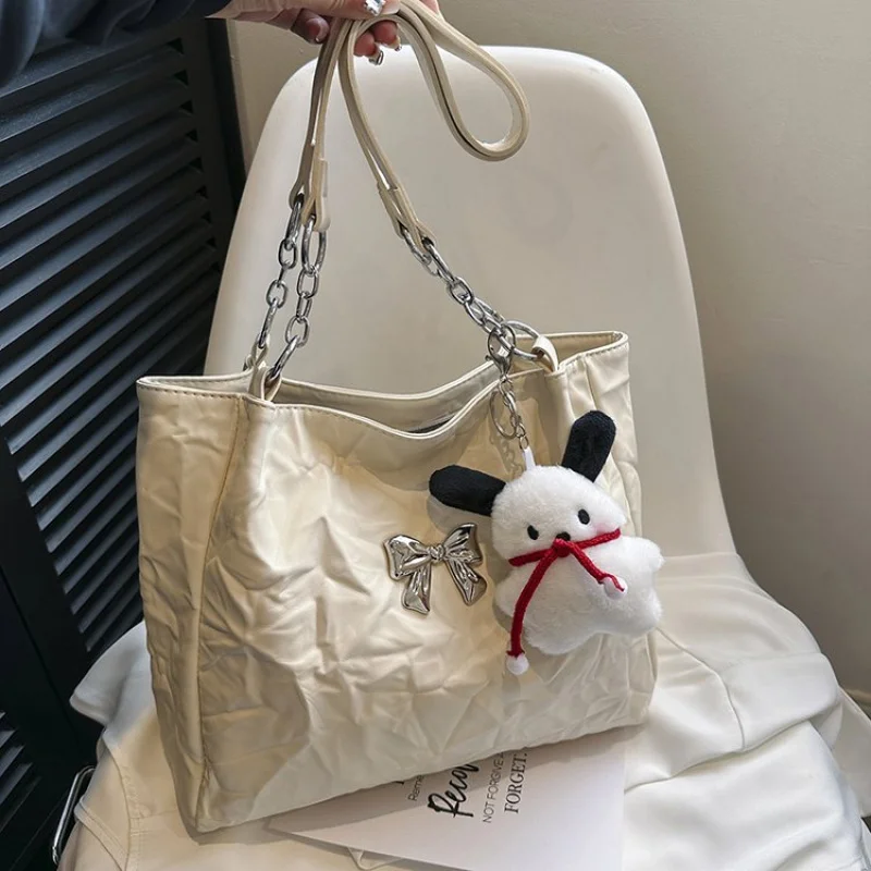 

Women's Fashionable Leather Tote Bag With Trendy Design And Famous Designer Craftsmanship Perfect For Modern Ladies​