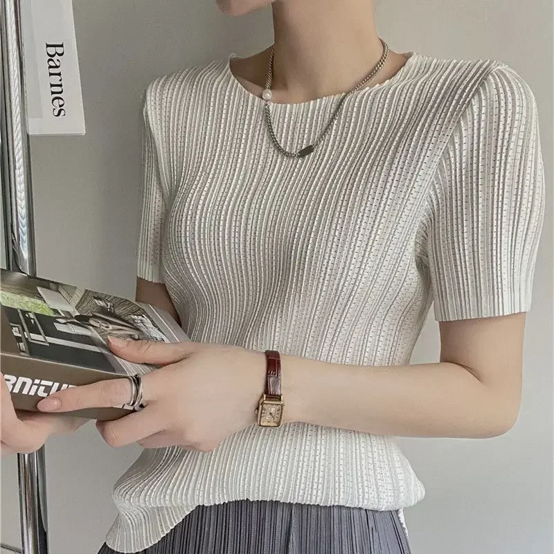 

GGHK Pleated Short Sleeve Women 2024 Summer New Stretch Round Neck T-Shirt Fashion Hundred Openwork Design Clothing