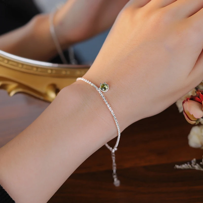 سوار دائري من الفضة الإسترليني S925 مرصع بالنجوم باللون الأخضر المتلألئ للنساء خفيف فاخر كلاسيكي أنيق كلاسيكي وبسيط كاجوال
