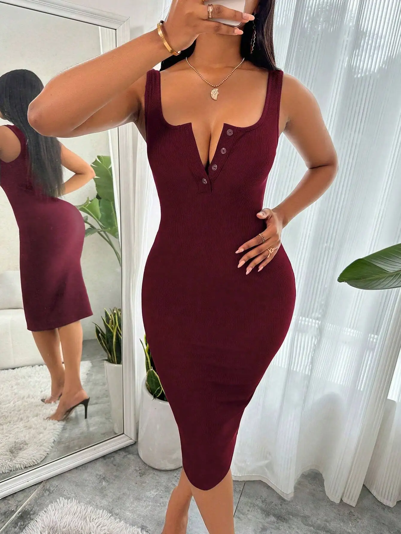 レディース バーガンディ リブ編み ボタンフロント ボディコン キャミドレス、ノースリーブ スクエアネック ミディ丈 カジュアル＆ナイトアウト用