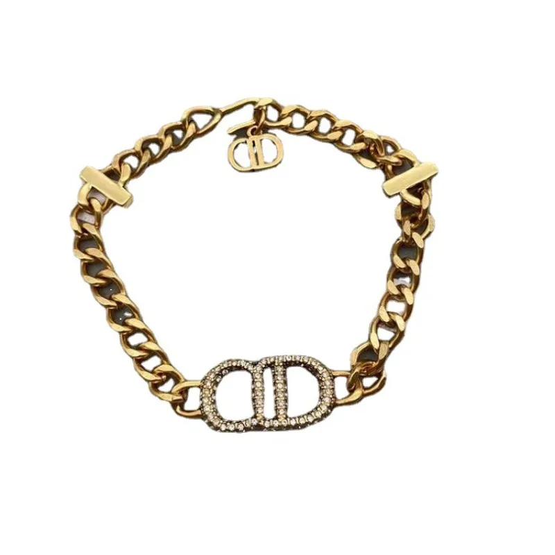 New Twist Piece Chain CD Rhinestone Necklace Fashion High Sense Niche Design Collarbone Chain