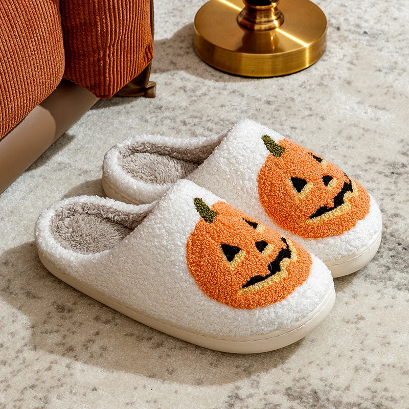 SHAJI Klassische Kürbis-Halloween-Plüsch-Baumwollpantoffeln Unisex Herbst Winter Warme TPR-Sohle Rutschfeste Hausschuhe für drinnen – Detail 3