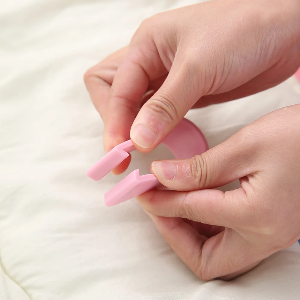 

3pcs Quilt Clip Fastener ABS Plastic Bed Sheet Fixing Clips 20kg Lightweight Secure for Blankets Comforter Socks Shirts