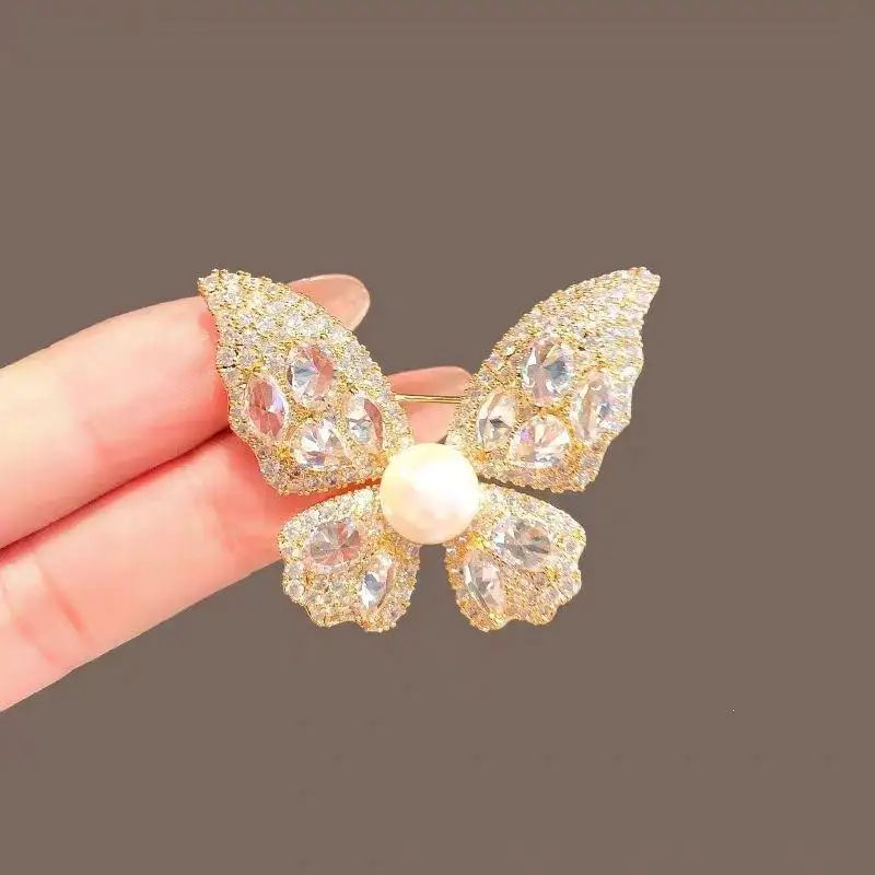 1Pcs Lady Dress Suit High-end Pins Jewelry Fashion Women Girls Elegant Crystal Butterfly Brooches Badges