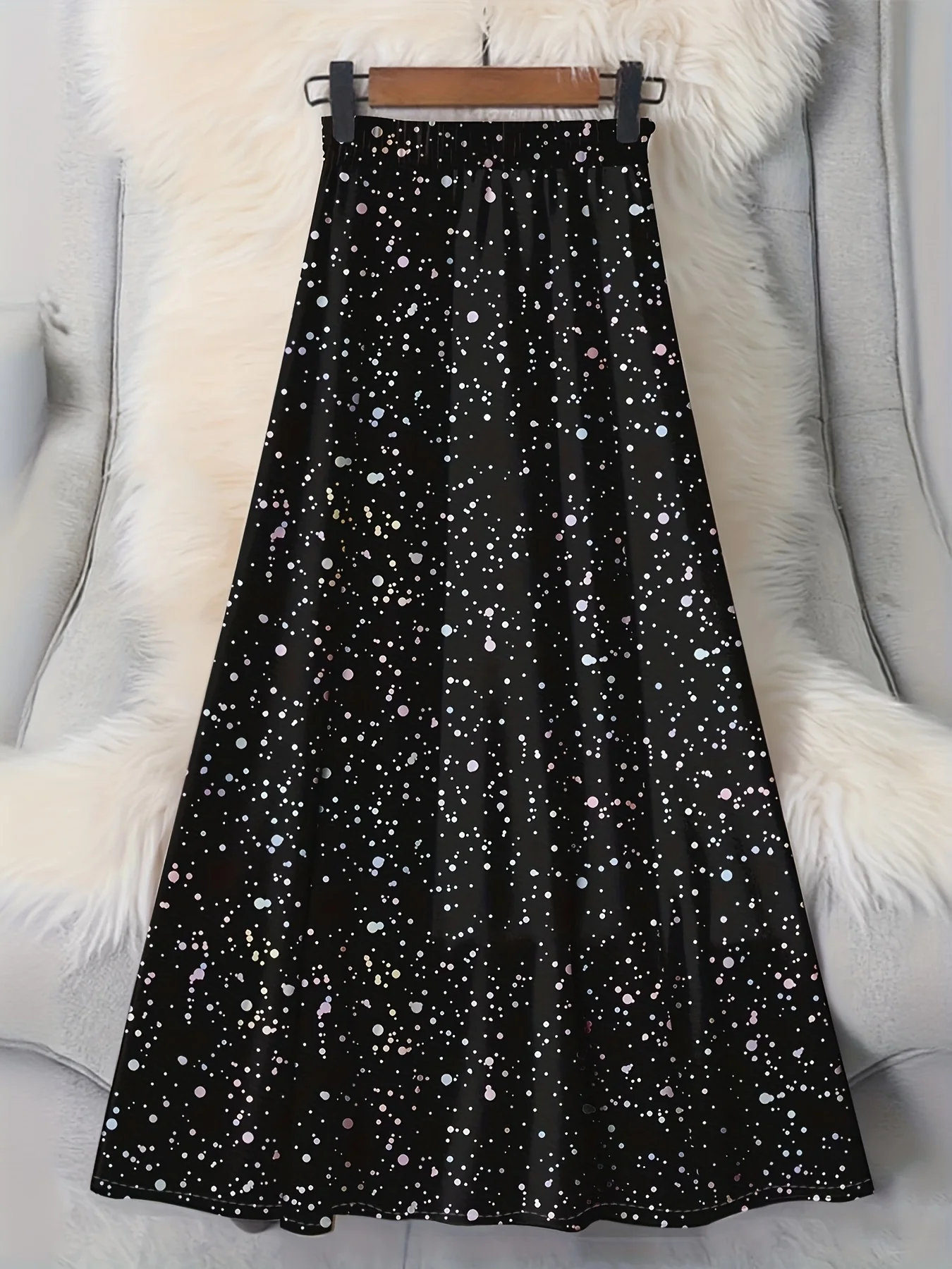 

Юбка-полусолнце с принтом в горошек, черная, повседневного стиля, на все сезоны, в ярких цветах.