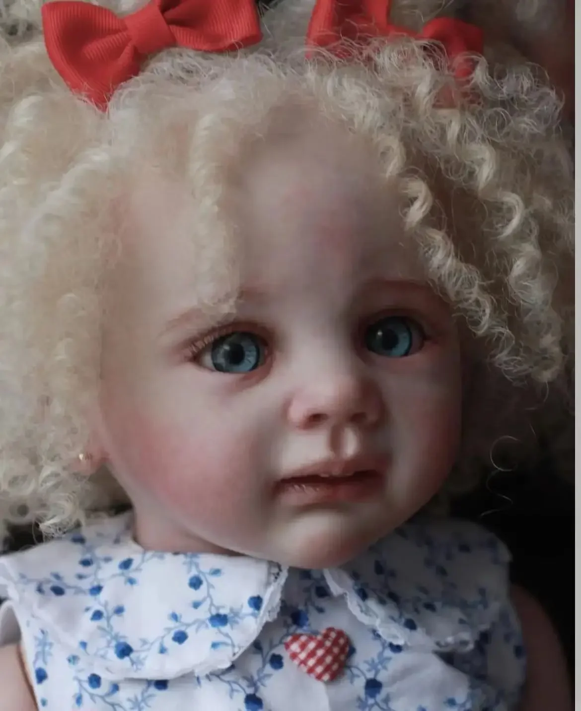 Fornitura limitata personalizzata da 25 pollici Reborn Baby Doll Fritzi con capelli radicati a mano, bambola già finita, regalo di Natale