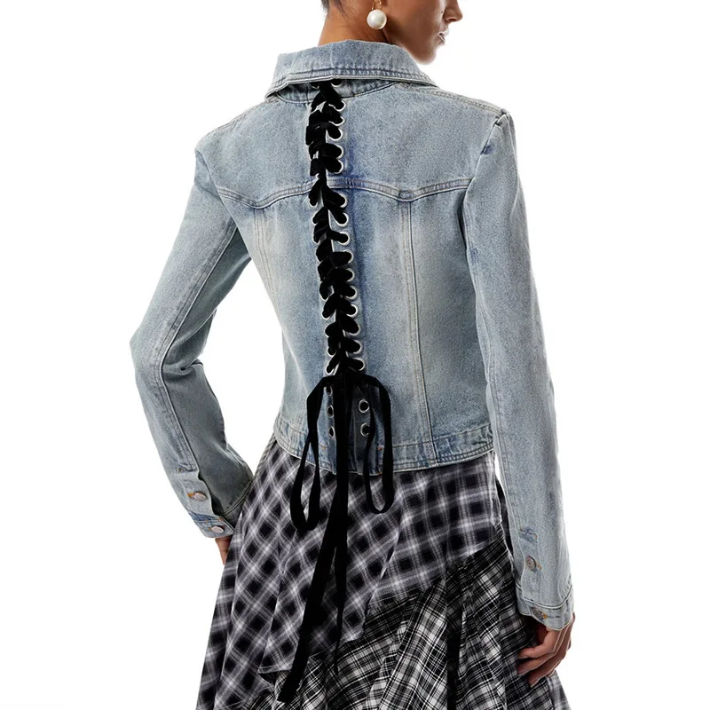 معطف نسائي من قماش الدنيم بأكمام طويلة وياقة مقلوبة