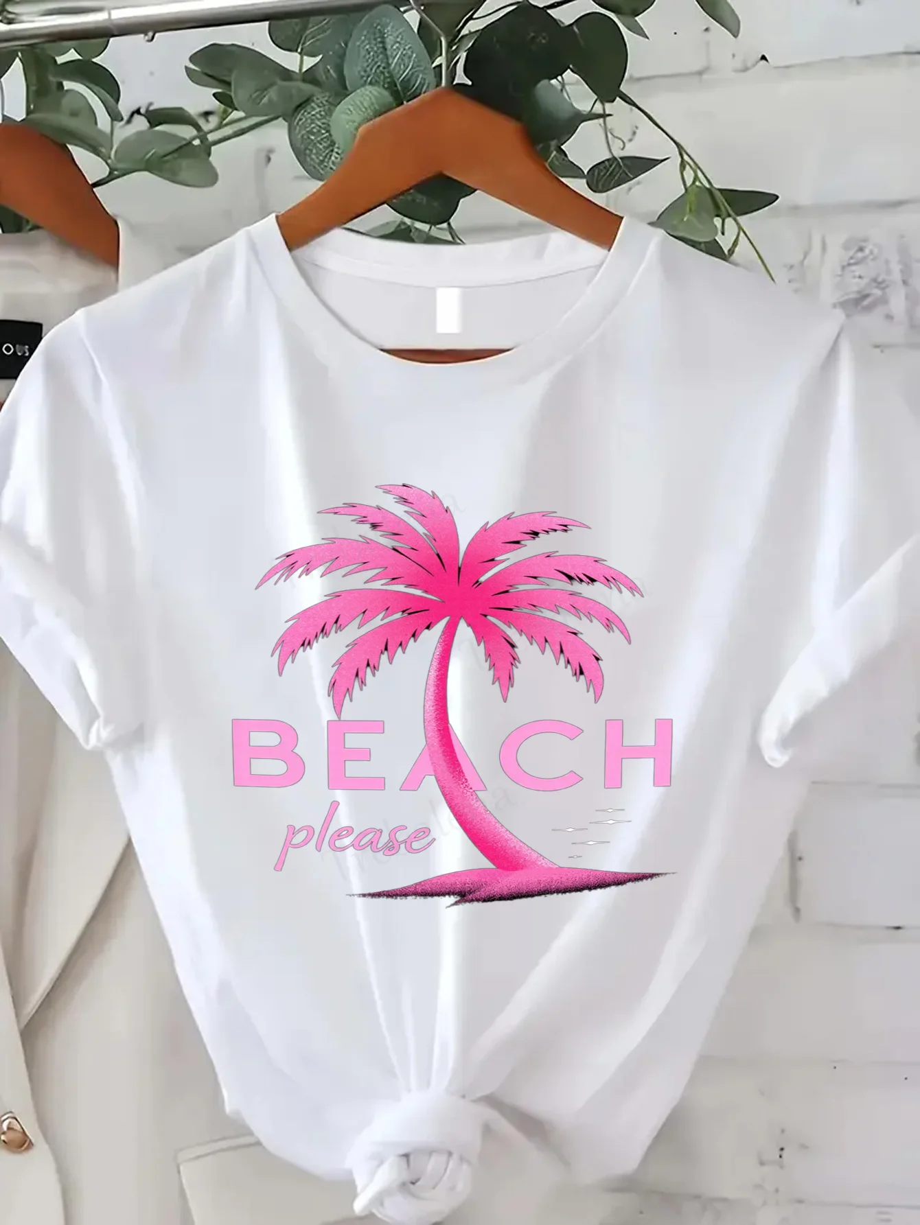 Damska koszulka T-shirt Różowa Palma Drzewo z napisem "Beach Please" - Letnie nastroje i seksowny styl