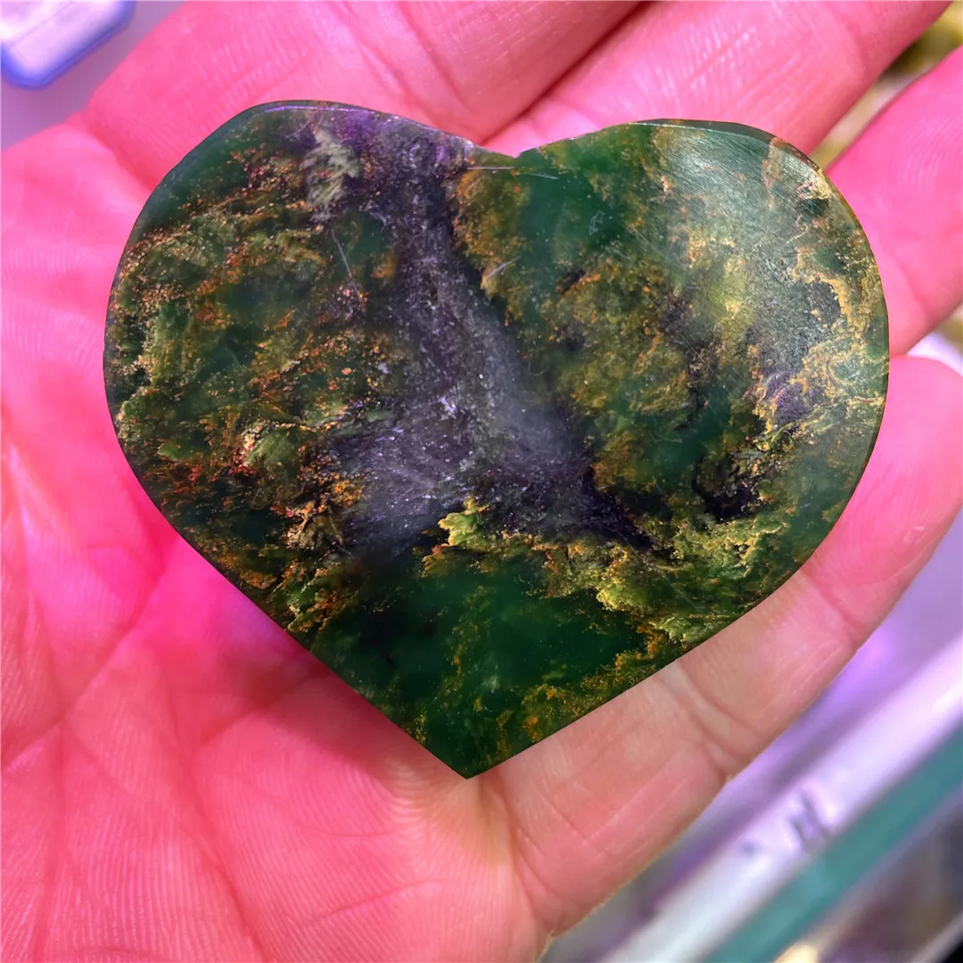 Raw Natural Stones  Emeraude Gemstones Emerald Quartz  Minerals Carving Heart Shape Crystal Reiki Spiritual Products Desk Decor