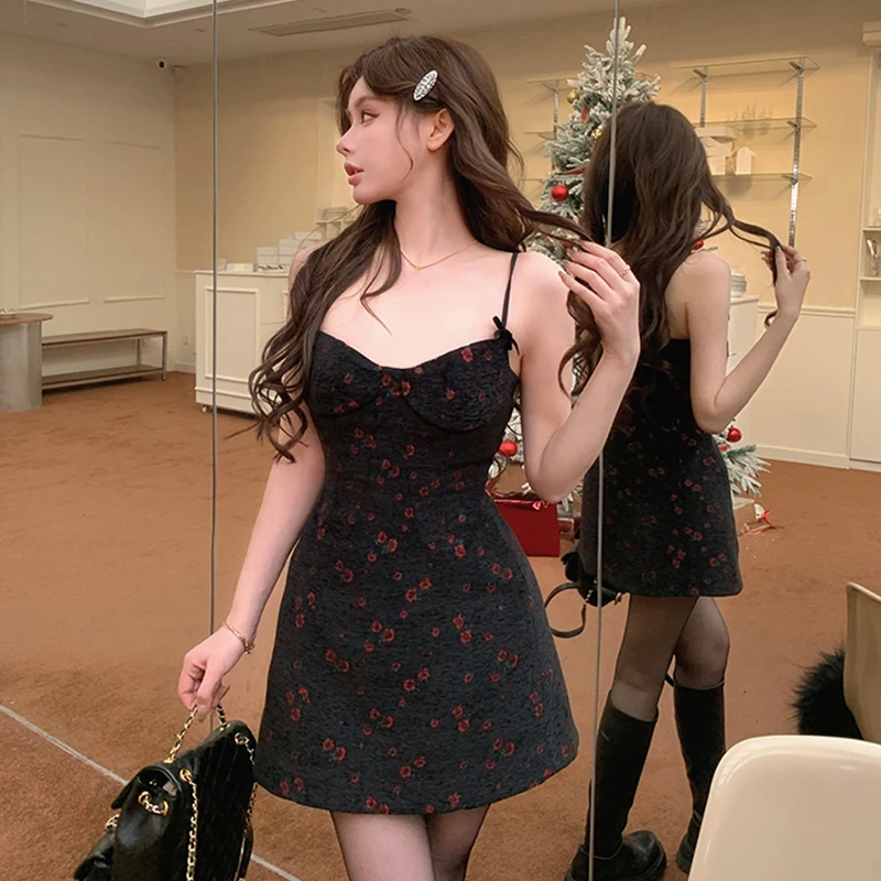 

Летнее женское праздничное платье трапециевидной формы с цветочным принтом в стиле ретро на тонких бретельках