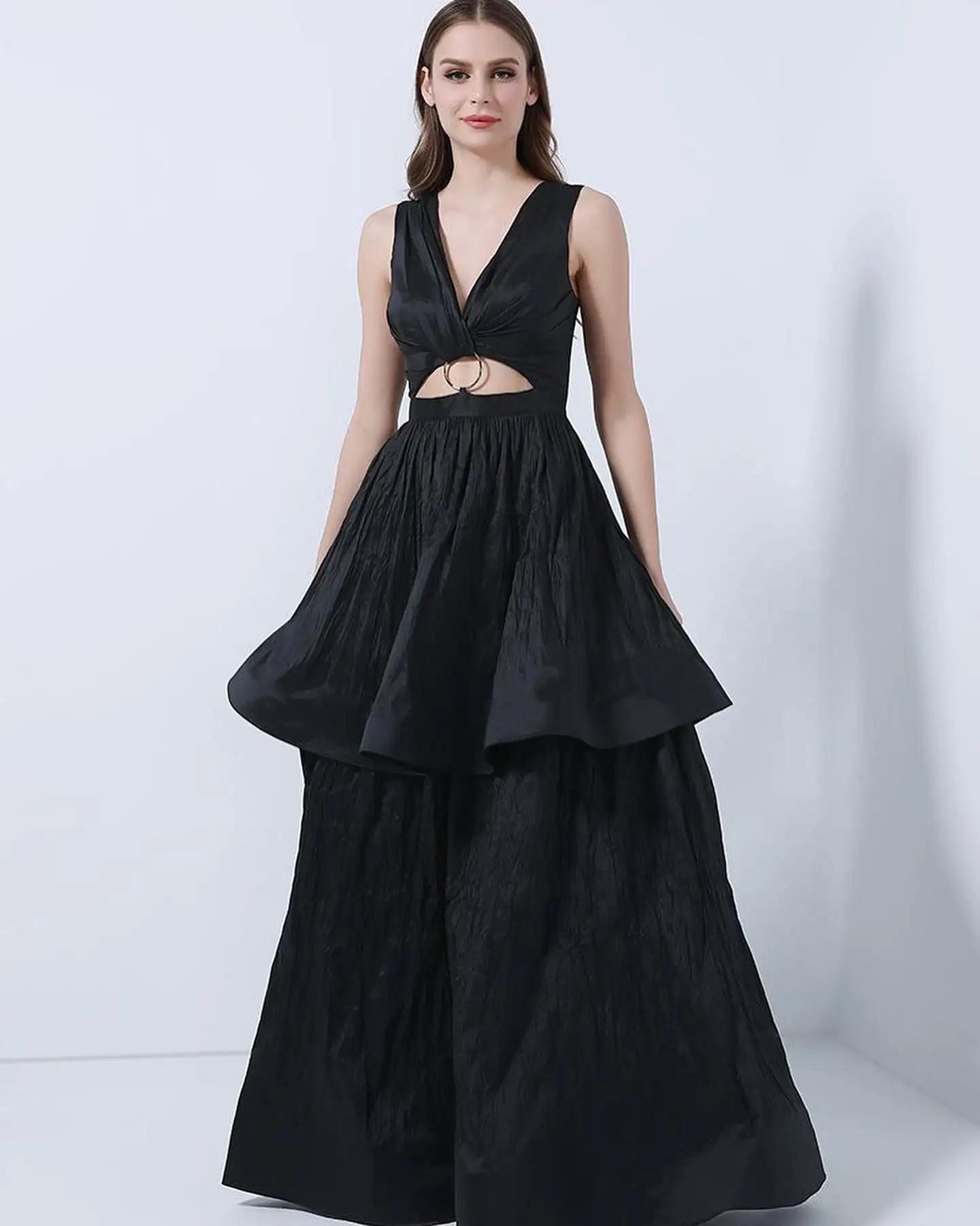 

Customized Fashion Sequined Pleats Tiered Evening Dresses Modern A-Line V-Neck Satin Black Party Gowns فساتين سهره نسائيه فخمة