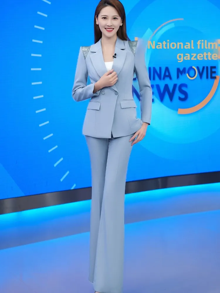 

Синий кожаный костюм-двойка в стиле пэчворк для женщин: профессиональный, модный, деловой, для работы, для выступлений на камеру