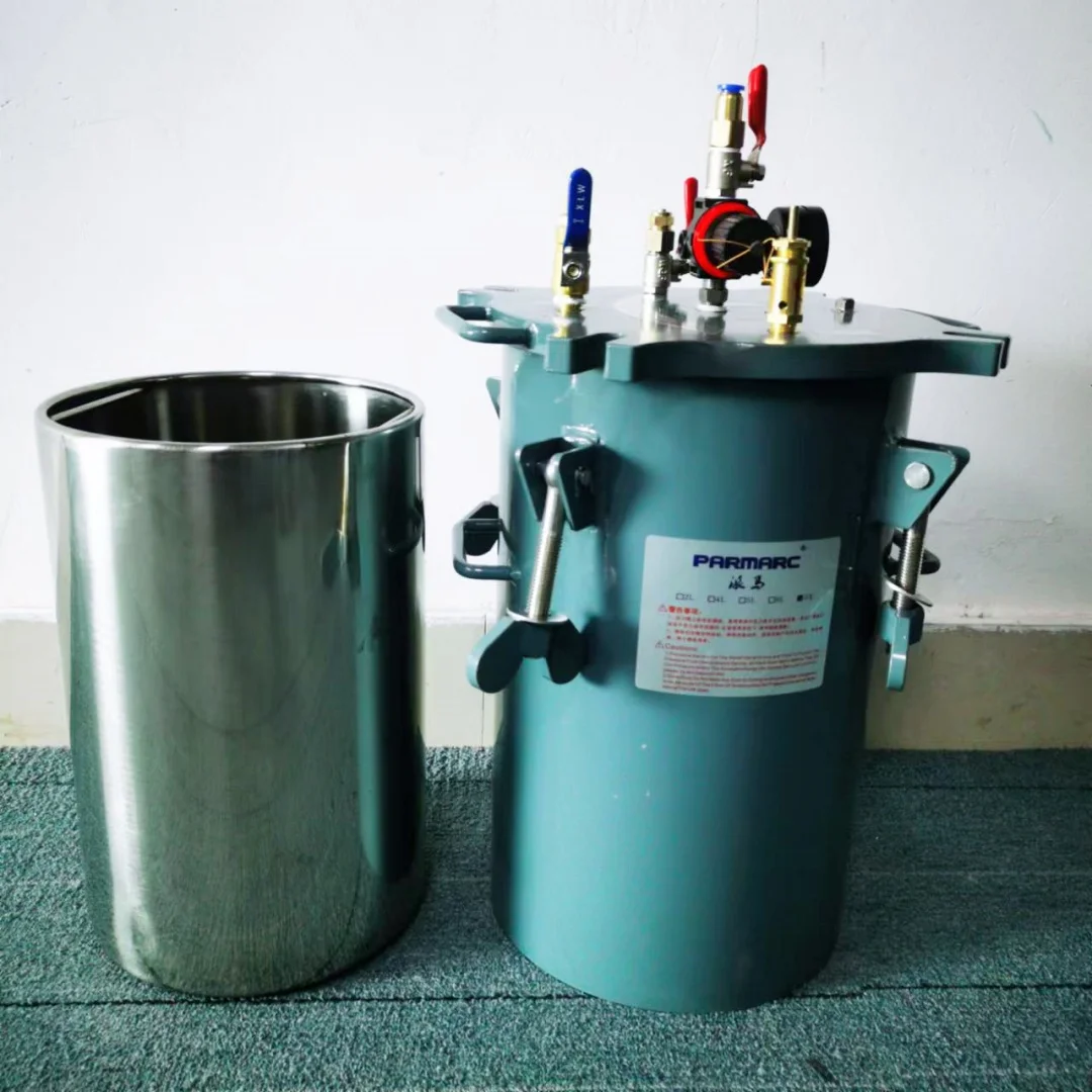 5L pressure tank equipped with manual dispensing valve for glue application. Comes with a 5-meter oil pipe. dispensing valve