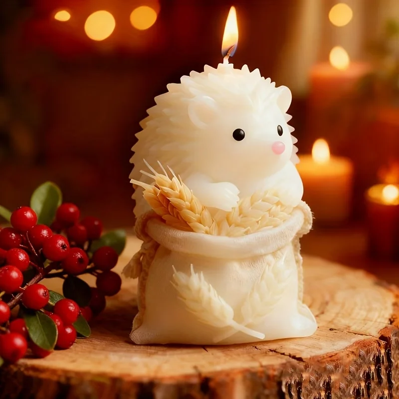

A cute hedgehog-shaped candle mold, resistant to high temperatures and not easily deformed, can be used to make scented candles/