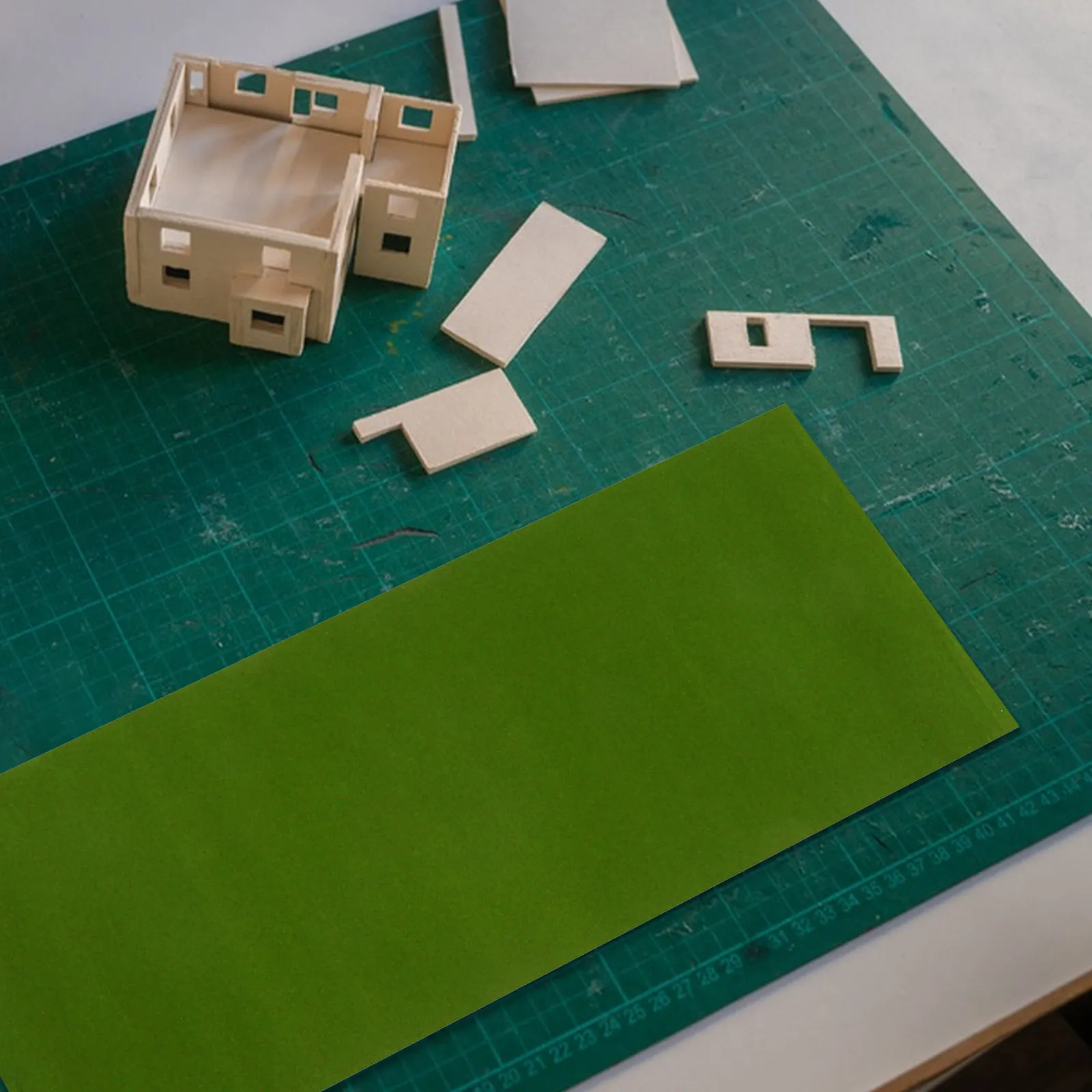 

2Pcs DIY Flocking Lawn Turf Paper Lawn Fake Grass Mat Green Mini Landscape Sand Table Train Scenery DIY Accessories