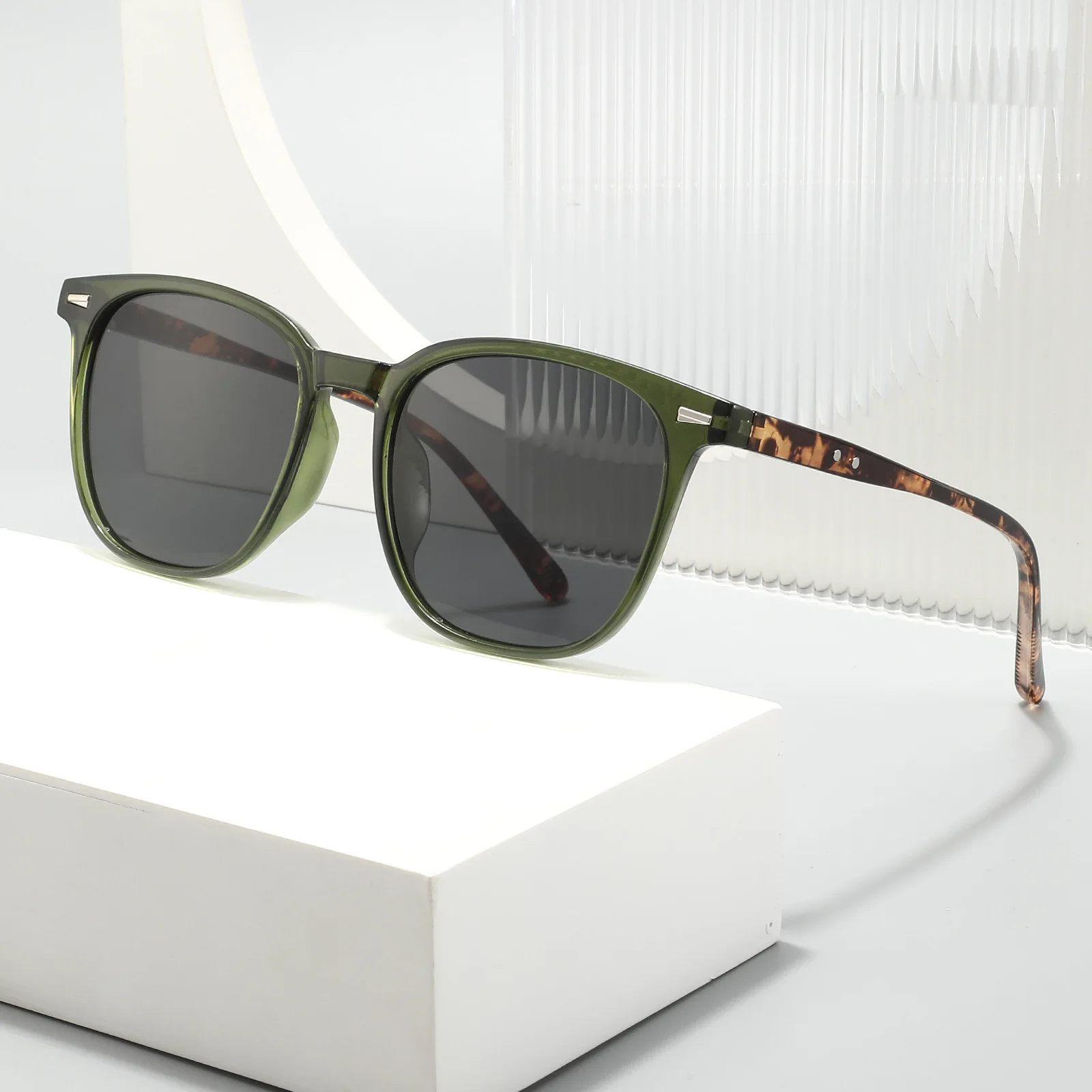 New Vintage Square Sunglasses Women Men Brand Rectangle Sun Glasses Female Oval Eyewear Sunglasses for Male Female Eyeglasses