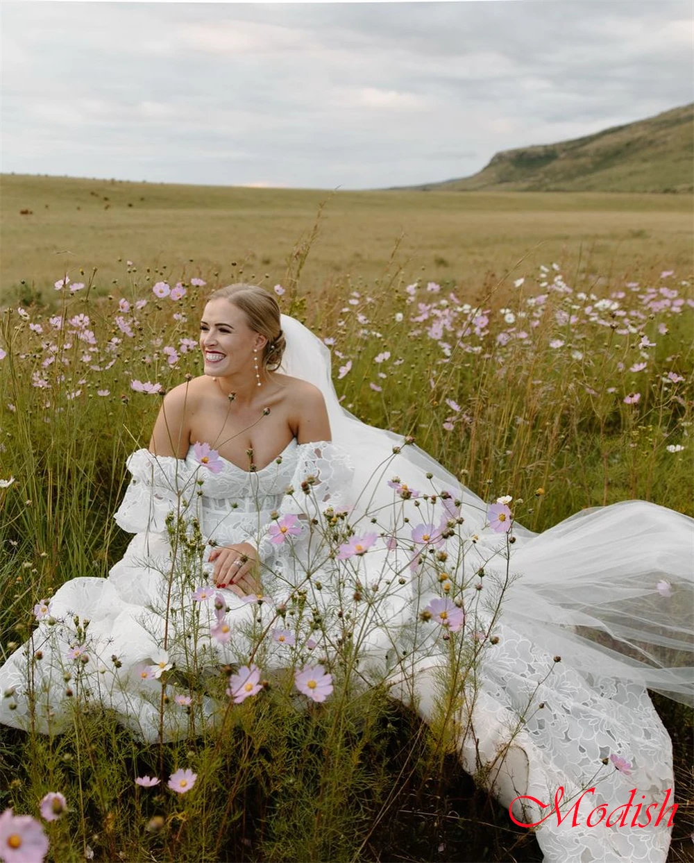 Customized Elegant A-Line Wedding Dress White Lace Floor Length with Bridal Party High Quality Detachable Sleeve Bridal Gowns