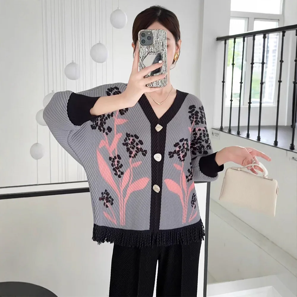 

Miyake плиссированный новый свободный топ с v-образным вырезом и рукавами «летучая мышь», модный повседневный плиссированный контрастный пуловер с принтом «рыбий чешуя», вязаный свитер